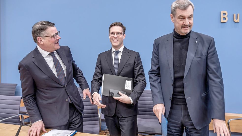 Sie nennen sich „Drei-Löwen-Allianz“: Boris Rhein, Manuel Hagel und Markus Söder. Foto: Michael Kappeler/dpa
