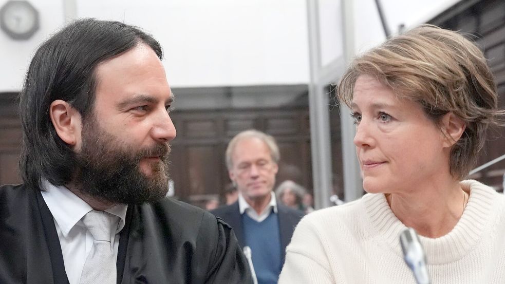 Nach einer dramatischen Szene im Gerichtssaal wurde der Prozess kurz unterbrochen. Foto: Marcus Brandt/Pool dpa/dpa