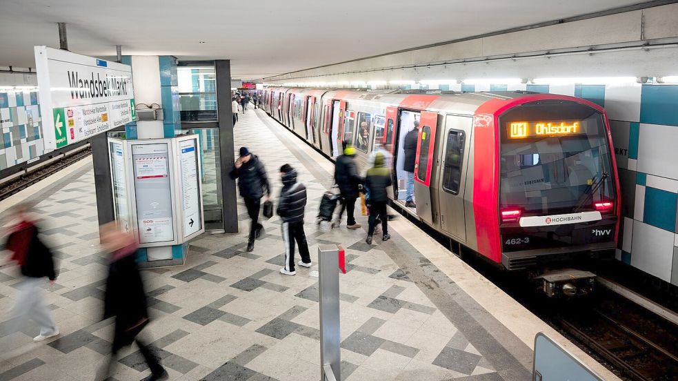 Im U-Bahnhof Wandsbek Markt hat ein 25-Jähriger eine junge Frau mit in den Tod gerissen. Foto: Daniel Bockwoldt