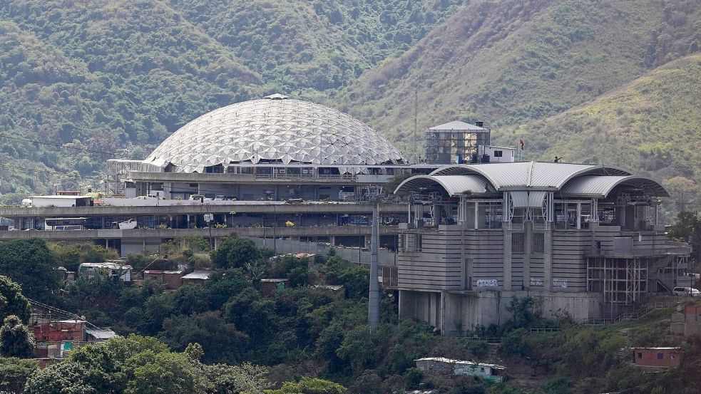 „El Helicoide“: Im Hauptquartier des venezolanischen Geheimdienstes wurden Regierungsgegner inhaftiert. (Archivbild) Foto: Matias Delacroix/AP/dpa