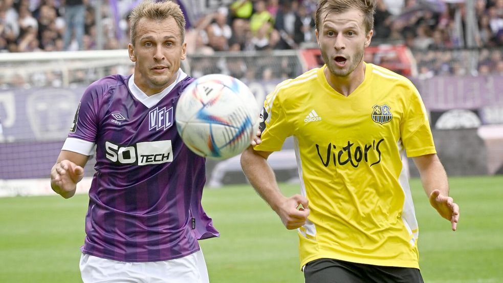 Vielleicht sein letztes Duell im Trikot des VfL gegen den „Lieblingsgegner“? Robert Tesche hier im Zweikampf mit Richard Neudecker beim 2:2 im Jahr 2022. Foto: Helmut Kemme