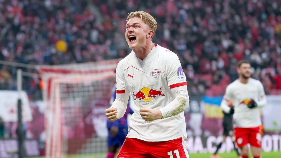 Conrad Harder jubelt über sein Tor zum 1:0. Foto: Jan Woitas