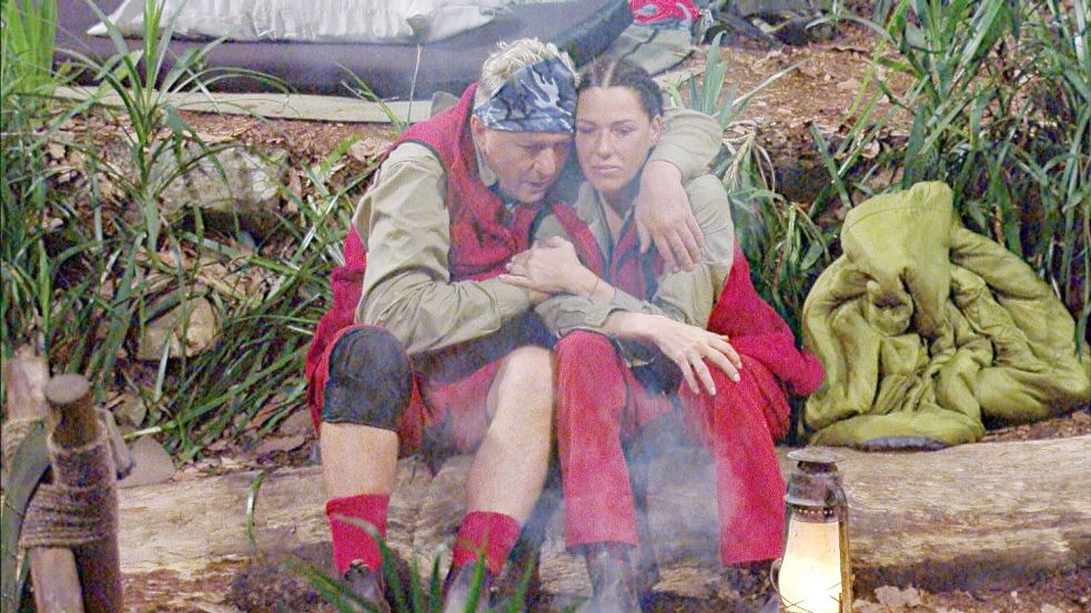 Wollen beide „unbedingt“ die Dschungelkrone: Hubert und Simone. Foto: RTL/dpa