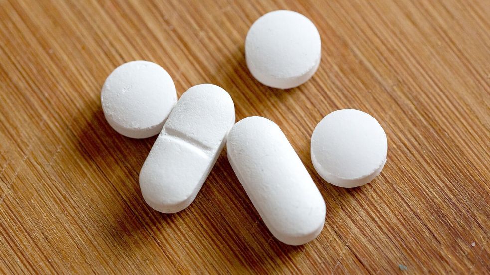 Vitamin D kann als Nahrungsergänzungsmittel etwa in Drogerien und Apotheken gekauft werden. (Symbolbild) Foto: Fernando Gutierrez-Juarez/dpa-Ze