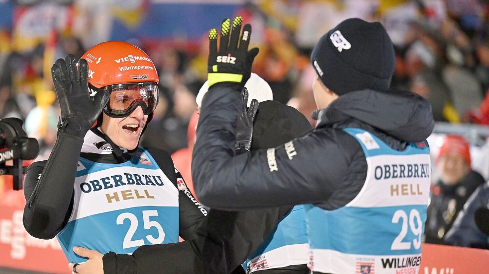 Karl Geiger (l) und Andreas Wellinger (r) hatten in Willingen Grund zur Freude. Foto: Swen Pförtner