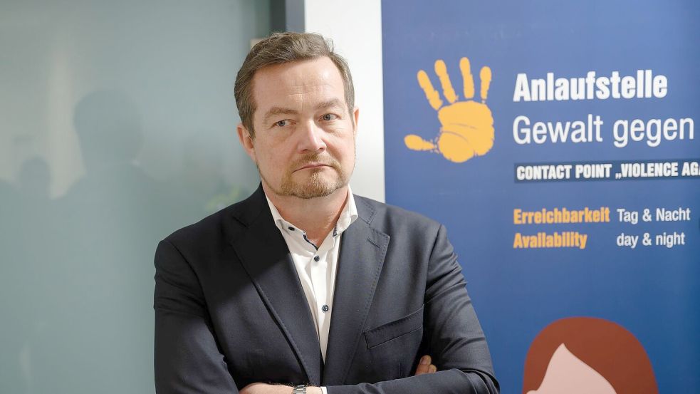 Der Polizeibeauftragte des Bundes, Uli Grötsch, hat die Dienststelle der Bundespolizei am Kölner Hauptbahnhof vor einigen Tagen erstmals besucht. Foto: Henning Kaiser