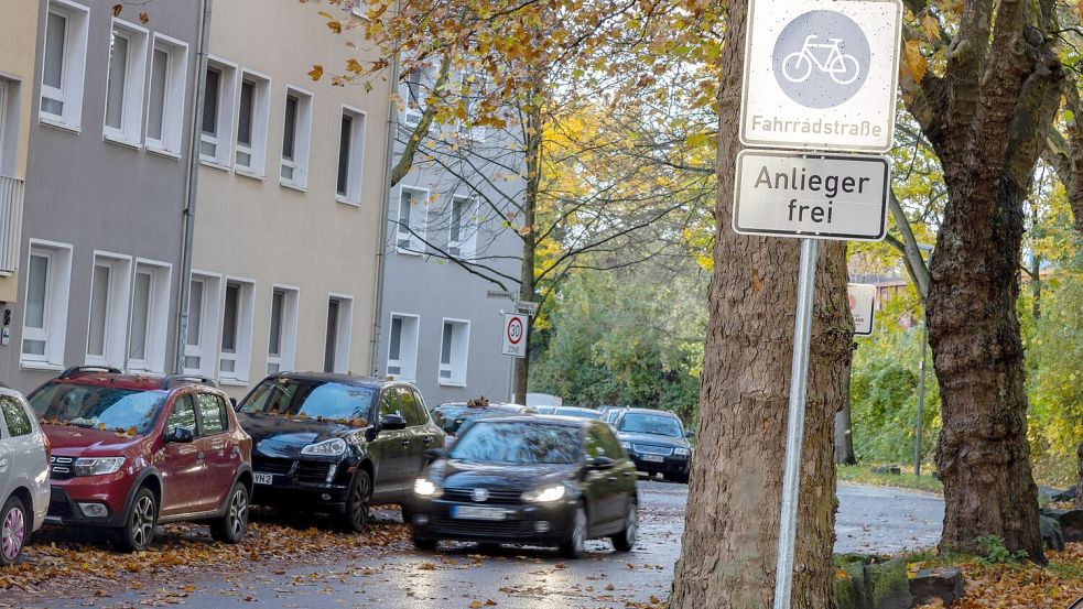 Die Schinkelstraße und die Wissinger Straße (Foto) in Osnabrück sind seit Einrichtung der Fahrradstraße im September vergangenen Jahres nur noch für den (motorisierten) Anliegerverkehr freigegeben. Foto: Benjamin Beutler