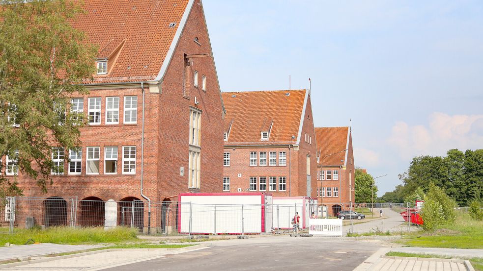 Hier sieht man Baucontainer. In unmittelbarer Nähe hat der Landkreis allerdings auch zwei Wohncontaineranlagen zur Unterbringung von Geflüchteten aufgebaut. Foto: Romuald Banik
