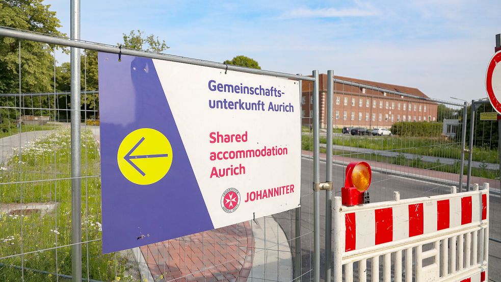 Bereiche der Kaserne sind als Unterkunft abgesperrt, während in einigen angrenzenden Bereichen die Stadt kürzlich bereits erste Straßen für das kommende Wohnviertel ausgebaut hat. Foto: Romuald Banik
