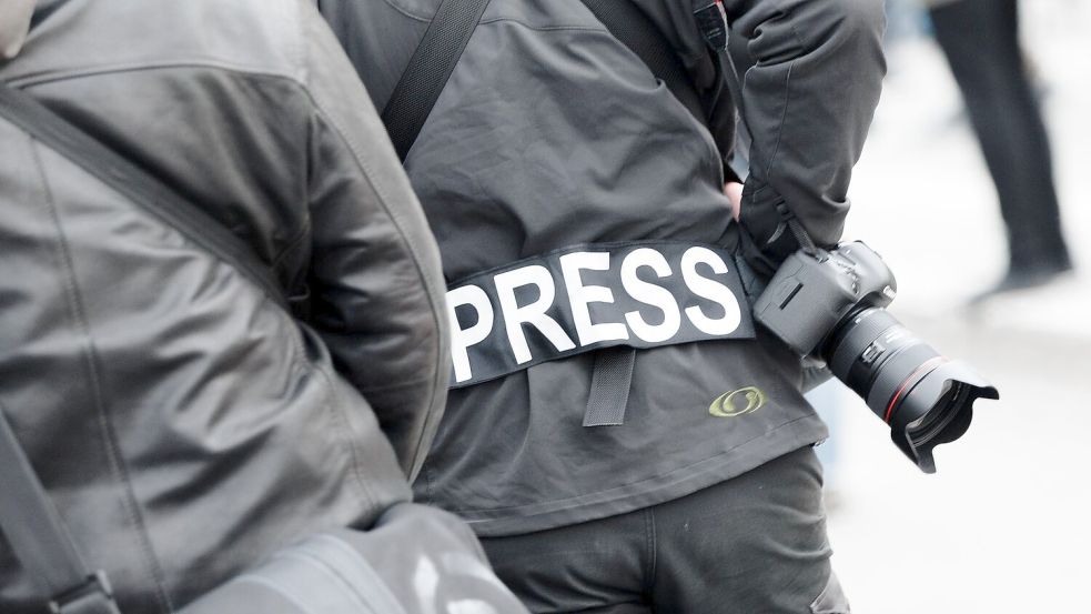 Reporter ohne Grenzen (RSF) hat nach eigenen Angaben im vergangenen Jahr insgesamt 55 Angriffe auf Medienschaffende und Redaktionen dokumentiert und verifiziert. (Archivbild) Foto: Markus Scholz