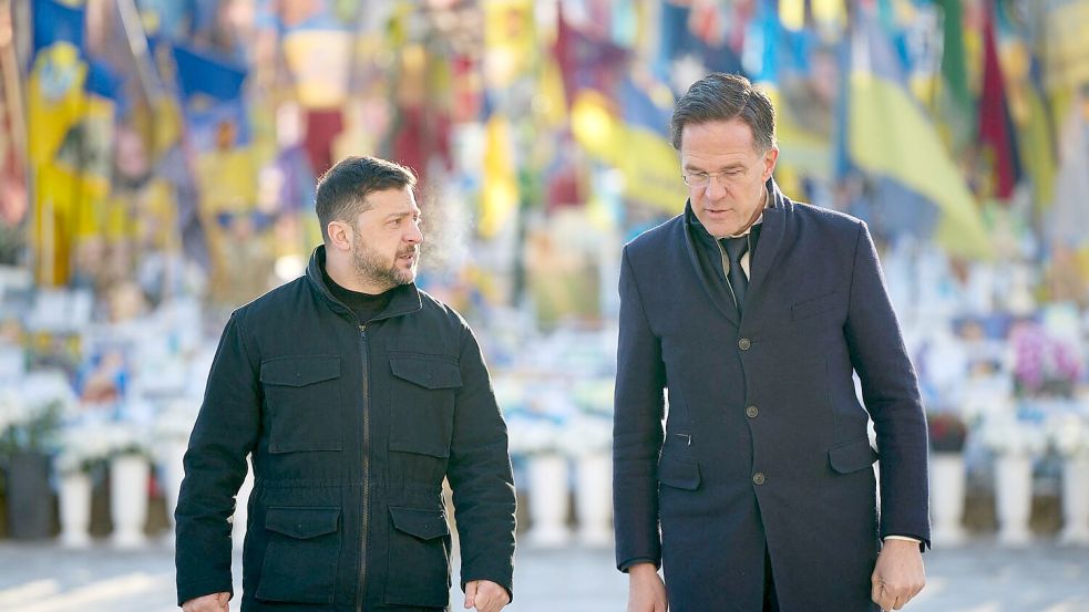 Nato-Generalsekretär Mark Rutte (r) ist zu Besuch in der Ukraine. Foto: Uncredited/Ukrainian Presidentia