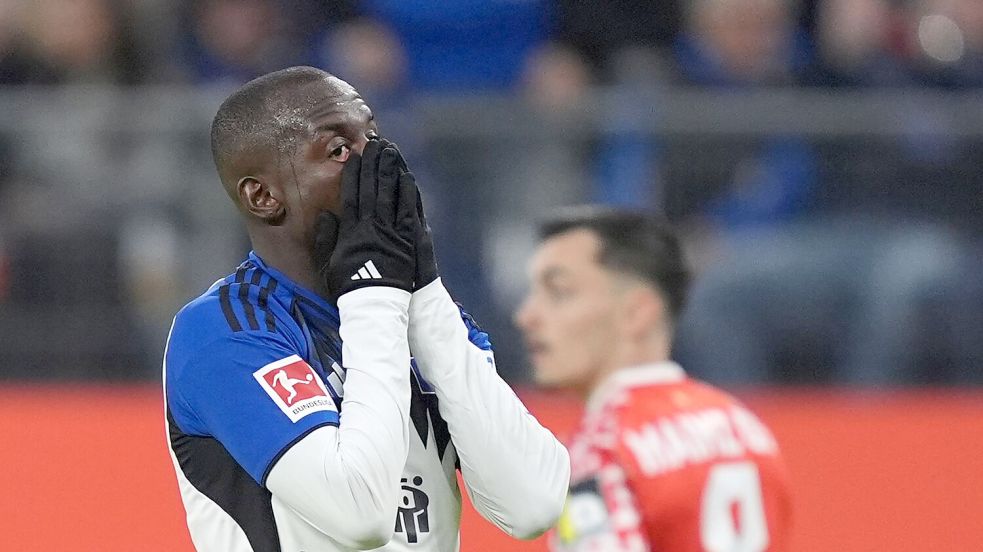 Jean-Luc Dompé vom Hamburger SV bleibt nach seiner Alkoholfahrt weiter vom Spielbetrieb suspendiert. (Archivbild) Foto: Marcus Brandt