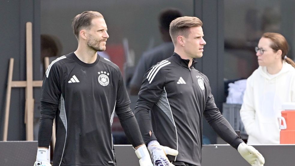 Oliver Baumann (l) könnte Marc-André ter Stegen endgültig den Rang ablaufen. (Archivbild) Foto: Federico Gambarini