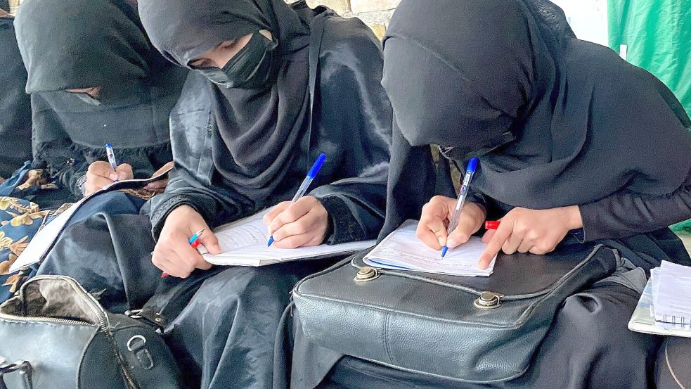 In Afghanistan herrsche „Gender-Apartheid“, stellt Human Right Watch fest. (Archivbild) Foto: Fariba Akbari/dpa