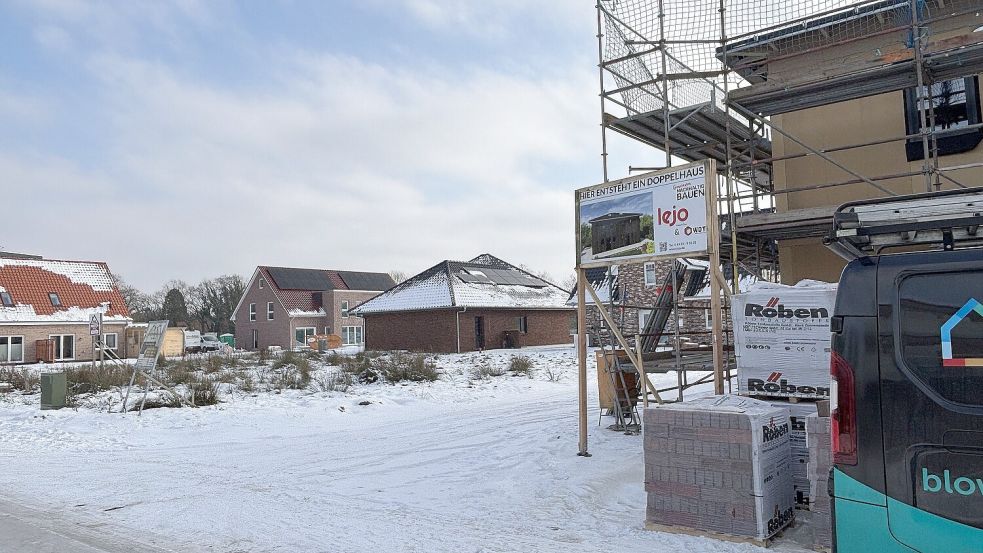 Bunter Mix: Im Baugebiet „Im Timp“ in Aurich stehen Doppel- und Einfamilienhäuser neben Reihen- und Mehrparteienhäusern. Foto: Karin Böhmer