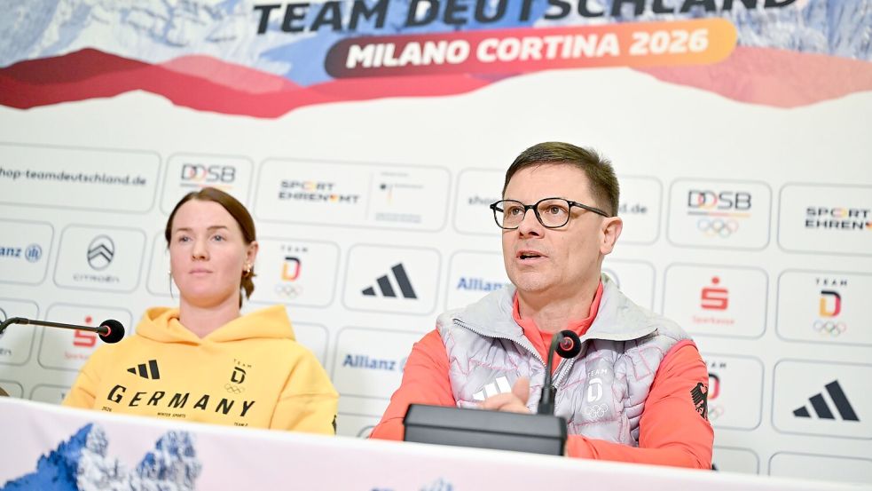 Er gibt keine konkrete Medaillenvorgabe: Chef de Mission Olaf Tabor (r). Foto: Peter Kneffel