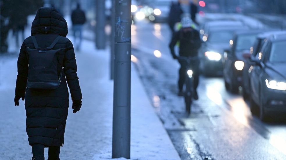 Auch Behinderungen im Straßen- und Bahnverkehr sind möglich. (Archivbild) Foto: Lilli Förter