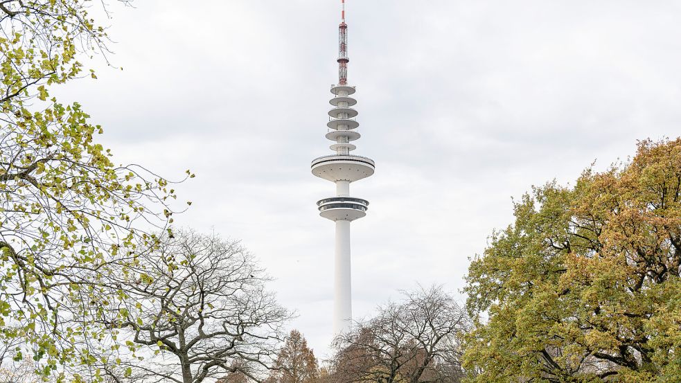 Deutschland, Hamburg, Heinrich-Hertz-Turm, Fernsehturm, Telemichel, Herbst, Herbstlaub, Architektur, Wahrzeichen, Skylin Foto: www.imago-images.de