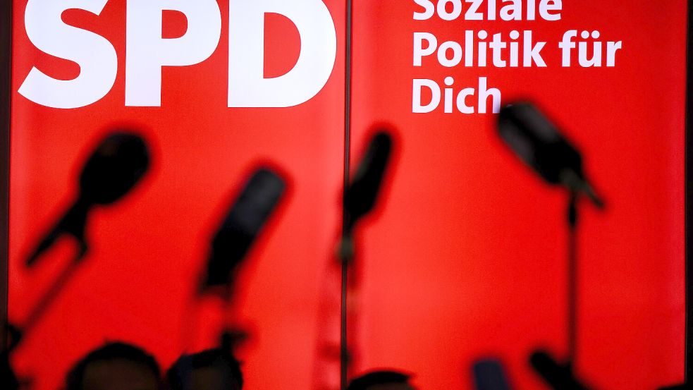 Ein Bühnenhintergrund bei einer SPD-Veranstaltung. Foto: Jan Woitas/DPA