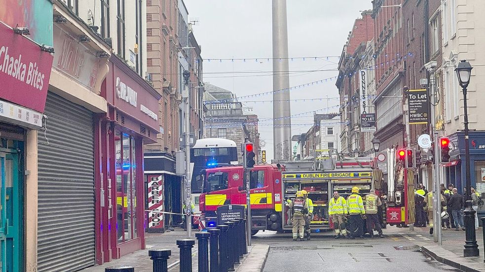 Mehrere Menschen wurden ins Krankenhaus gebracht. Foto: Bairbre Holmes