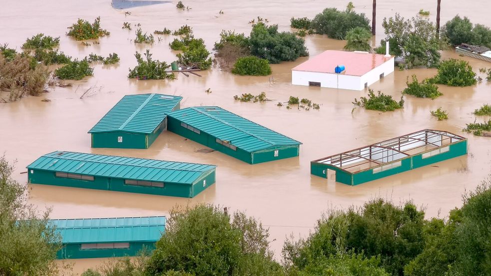 Der Atlantiksturm „Leonardo“ hat mit Starkregen und Orkanböen Überschwemmungen in Portugal und wie hier in Südspanien ausgelöst. Foto: Francisco J. Olmo/EUROPA PRESS/d