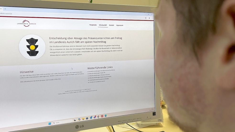 Täglich informiert der Landkreis Aurich mithilfe einer Ampel darüber, ob die Schule stattfindet oder nicht. Foto: Matthias Hippen