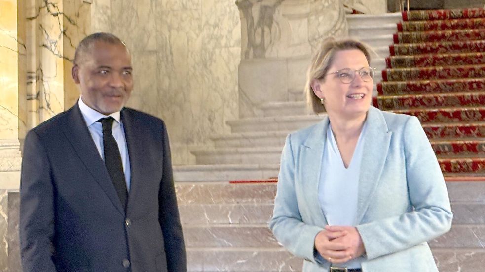 Bundesjustizministerin Stefanie Hubig (SPD) triff den den stellvertretenden Gerichtskanzler des Internationalen Gerichtshofs (IGH), Jean-Pelé Fomété. Foto: Ann-Beatrice Clasmann