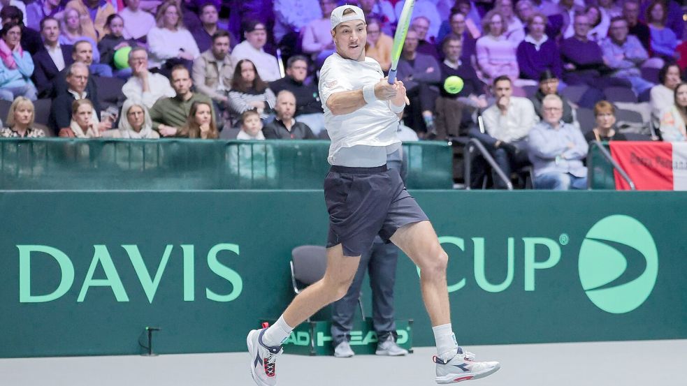 Jan-Lennard Struff sorgte für den zweiten deutschen Punkt Foto: Rolf Vennenbernd