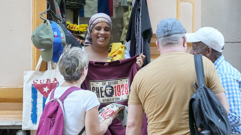 Die Tourismusbranche ist in Kuba in den letzten Jahren stark geschrumpft. (Archivbild) Foto: Ramon Espinosa/AP/dpa