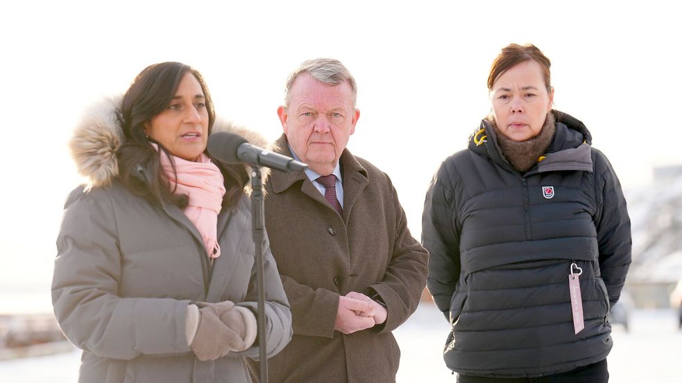 Dänemarks Außenminister Lars Løkke Rasmussen, hier mit seinen Amtskolleginnen aus Kanada (l) und Grönland (r), glaubt an eine Einigung mit den USA. Foto: Ida Marie Odgaard/Ritzau Scanpix