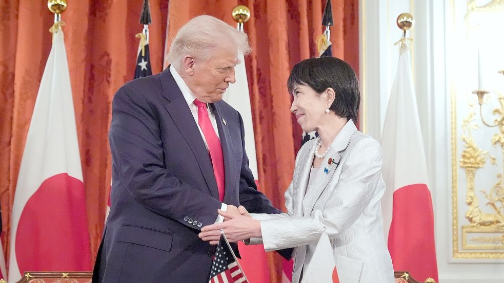 US-Präsident Trump und Japans Regierungschefin Takaichi pflegen ein enges Verhältnis. (Archivbild) Foto: Mark Schiefelbein/AP/dpa