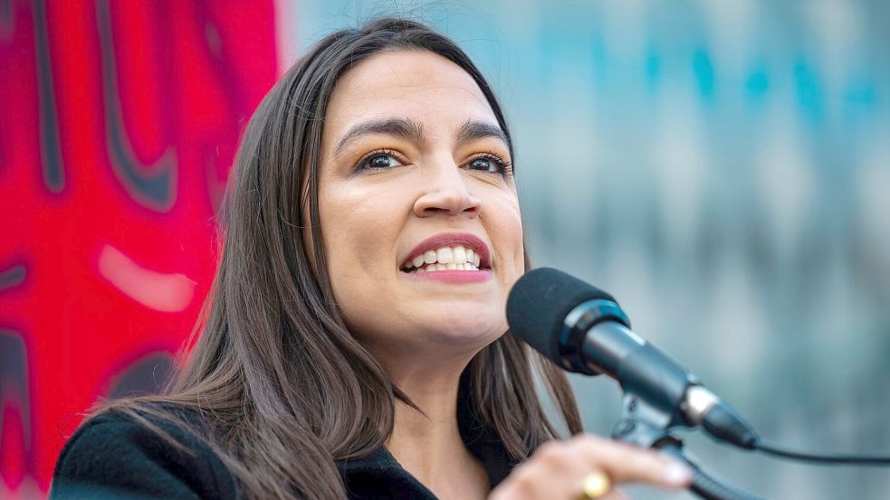 Ocasio-Cortez ist eine Wortführerin des linken Flügels der Demokraten. Foto: Angelina Katsanis/AP/dpa