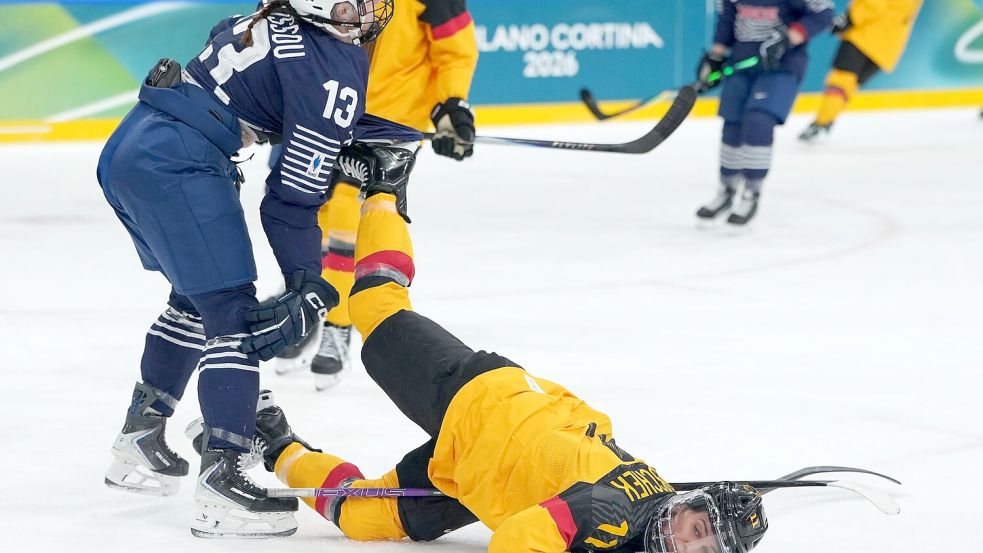 Die Eishockey-Frauen um Nicola Hadraschek-Eisenschmid hatten mehr Mühe als erwartet. Foto: Carolyn Kaster/AP/dpa