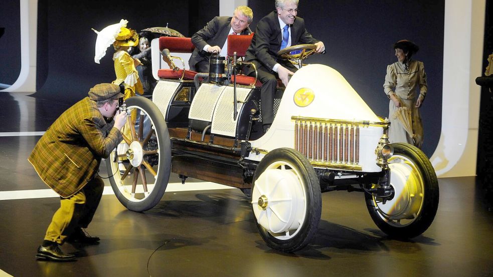 Der Lohner-Porsche Semper Vivus - hier ein Nachbau - kombinierte erstmals Elektro- und Benzinmotoren. (Archivbild) Foto: picture alliance / dpa