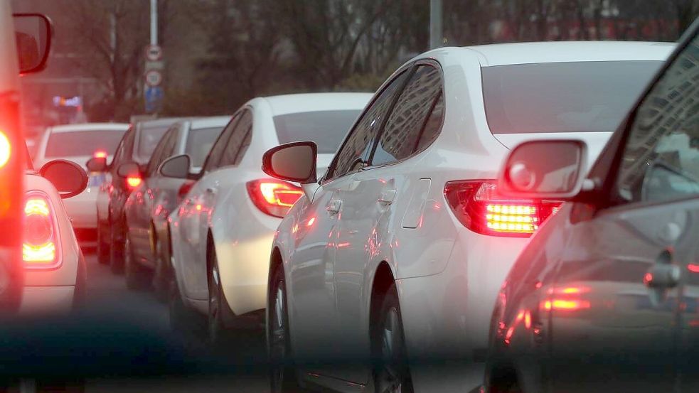 Wegen der Reparatur von Schutzplanken werden heute zeitweise drei Ausfahrten der A 31 gesperrt. Betroffen sind die Anschlussstellen Neermoor, Emden-Mitte und Riepe. Symbolfoto: Pixabay