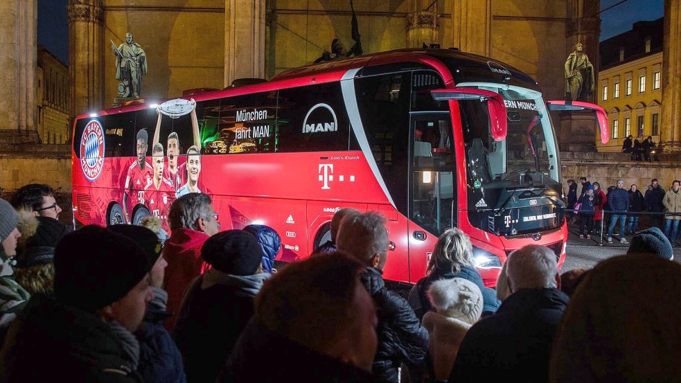Streik in München: Auch der Mannschaftsbus des FC Bayern muss früher losfahren zum Stadion. (Archivbild) Foto: Matthias Balk