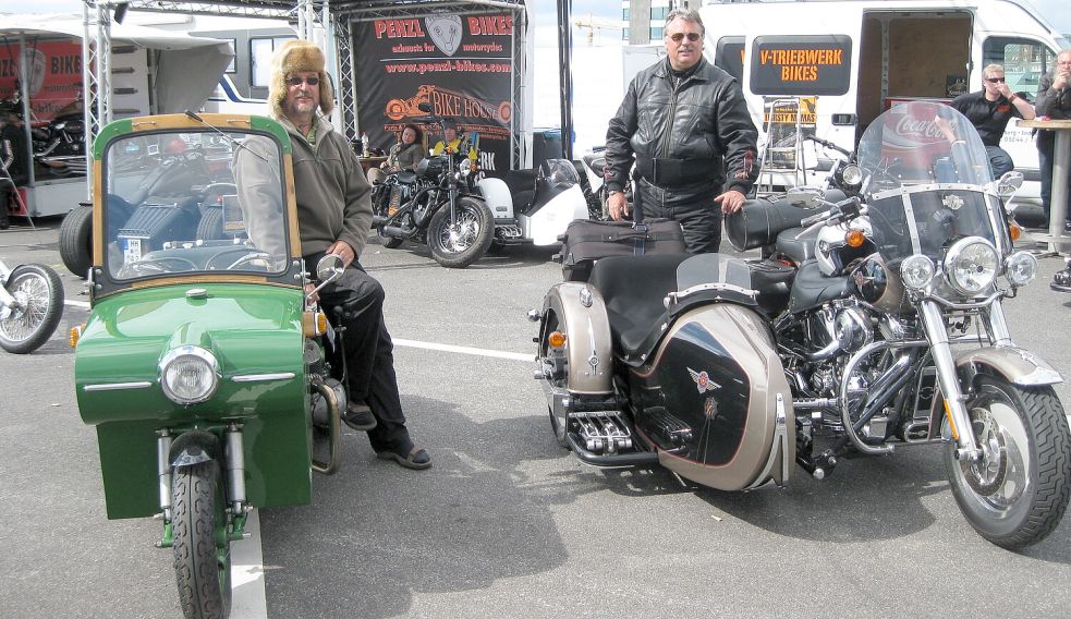 Michael Pauw (rechts) begleitet Bruder und Meyra Motorwagen mit seinem Harley Fat-Boy-Gespann. Foto: privat.