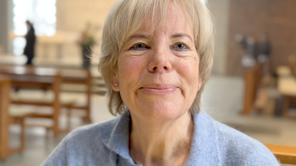 Mit viel Herzblut und ehrenamtlichem Engagement: Elke Lübbe (66) ist mit der Franziskuskirche großgeworden. Foto: Matthias Liedtke