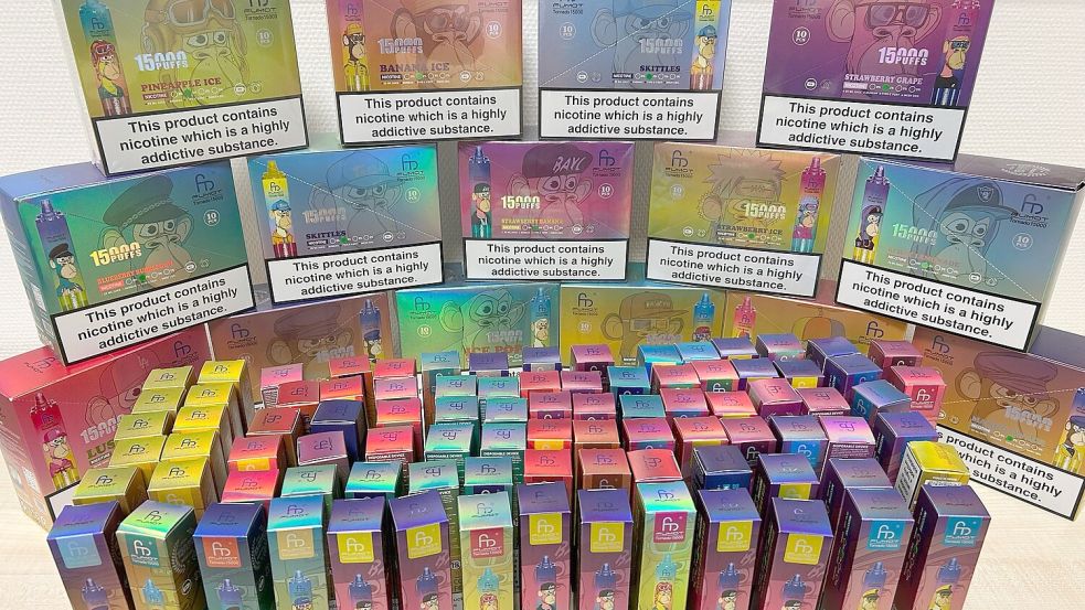 Sichergestellte E-Zigaretten aus einem Kiosk in Aurich. Foto: Zoll