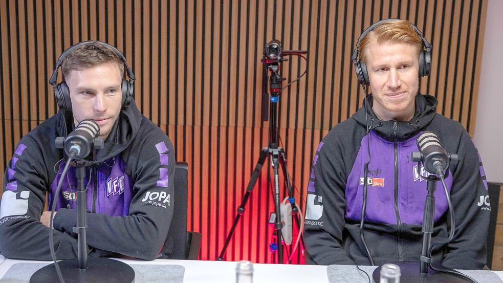 Waren zum ersten Mal zu Gast im „Brückengeflüster“: Robin Meißner (links) und Bjarke Jacobsen vom VfL Osnabrück. Foto: Tobias Saalschmidt