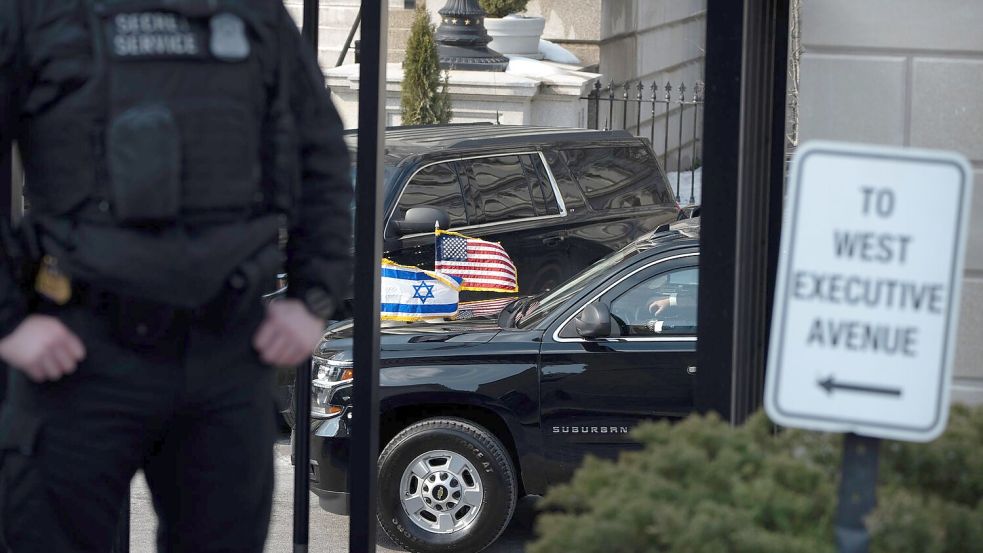 Zu Besuch bei Trump: Israels Regierungschefs. Foto: Mark Schiefelbein/AP/dpa