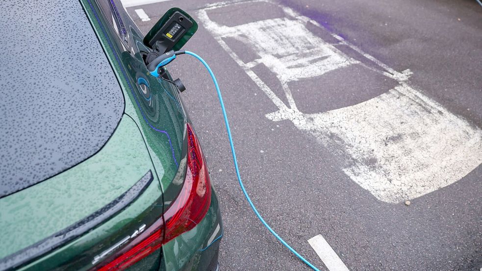 Umfrage: Einige Deutsche haben von neuer E-Auto-Prämie bisher nicht gehört. (Symbolbild) Foto: Jan Woitas