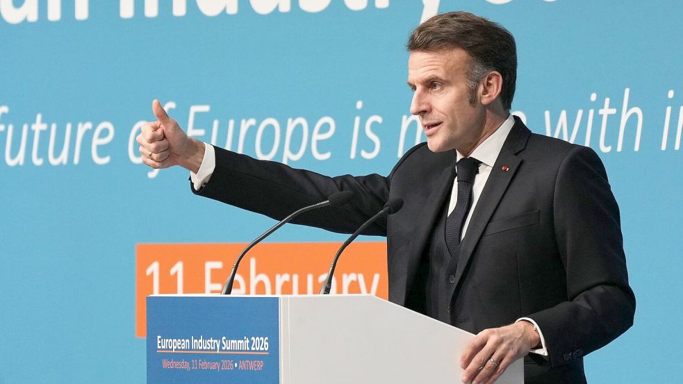 Der französische Präsident Emmanuel Macron ist dafür, bei öffentlichen Ausschreibungen EU-Produkte zu bevorzugen. Foto: Virginia Mayo/AP/dpa
