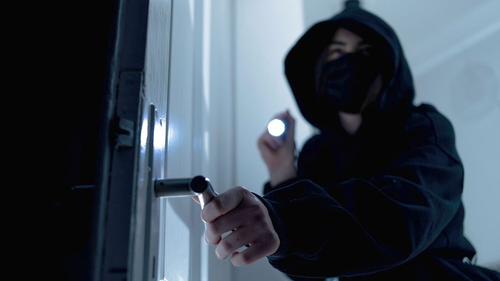 Ist die Gefahr, beispielsweise Opfer eines Einbruchs zu werden, heute größer? Das individuelle Sicherheitsgefühl hängt nicht unbedingt von nackten Zahlen ab. Foto: imago/Funke Foto Services