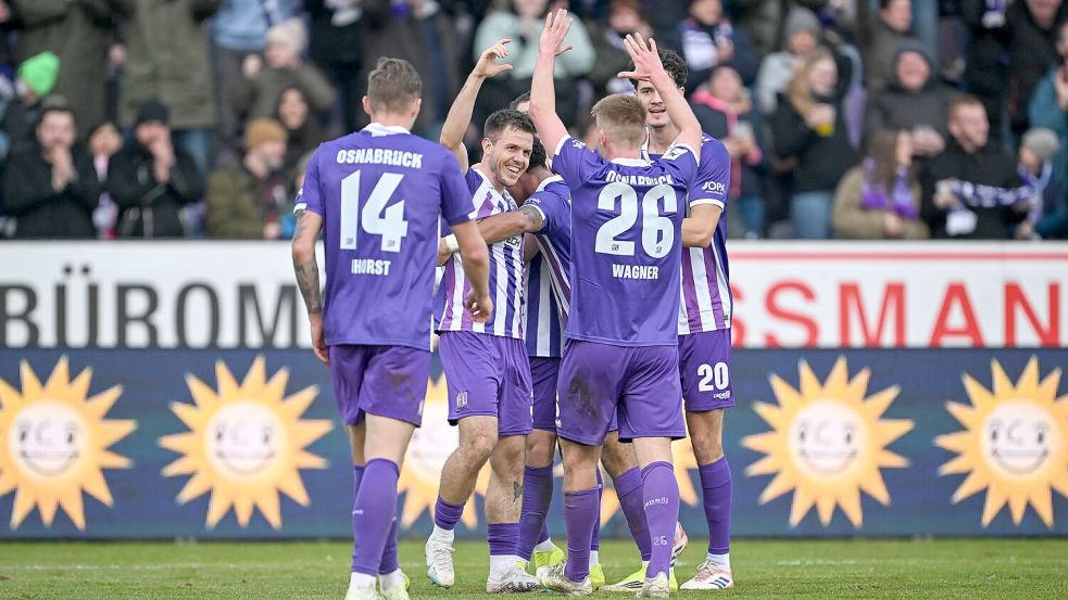 Gut unterwegs: Die Mannschaft des VfL Osnabrück ist stark in die Rückserie der 3. Liga gestartet. Foto: Michael Titgemeyer