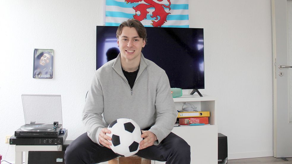 Der 20-Jährige hört in seiner Freizeit gerne Schallplatten und kocht gerne.Foto: Marco Lindenbeck