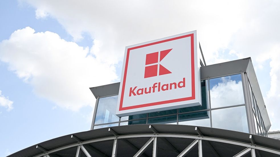 Das Logo von Kaufland: Der Lebensmittelhändler wird die Filiale in Norden schließen. Symbolfoto:Bernd Weißbrod/dpa
