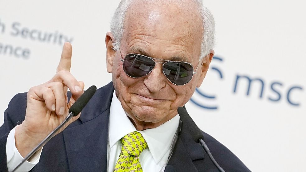 Ischinger erinnerte schmunzelnd an Macrons Sonnenbrillen-Moment. Foto: Kay Nietfeld