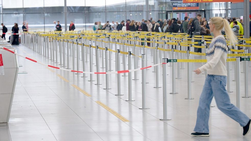 Der Betrieb am Flughafen Köln/Bonn war zeitweilig gestört. Foto: Henning Kaiser/dpa