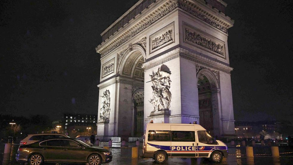 Am Triumphbogen wurde ein Gendarm angegriffen. Foto: Guillaume Baptiste/AFP/dpa